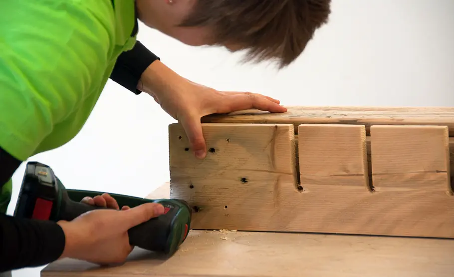 Paletten-Upcycling: Weinregal selber bauen