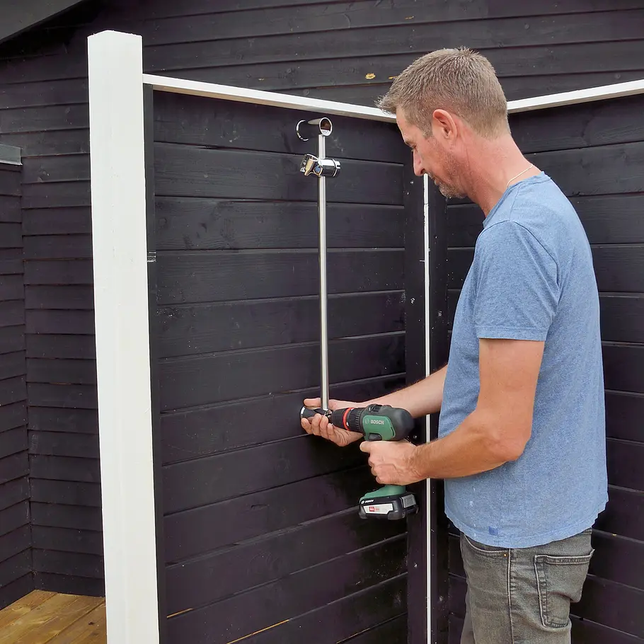 Moderne Gartendusche bauen