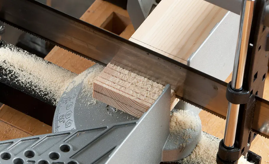 Holz-Kleiderständer selber bauen