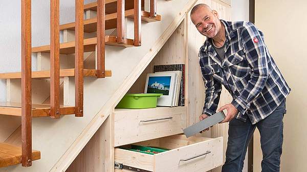 Drempelschrank unter der Treppe - Foto: sidm / MMM, CK