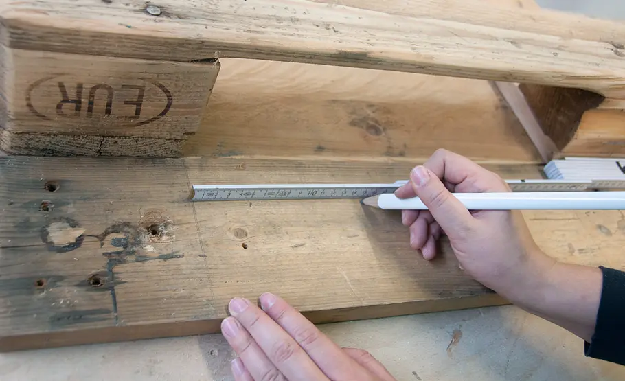 Paletten-Upcycling: Weinregal selber bauen