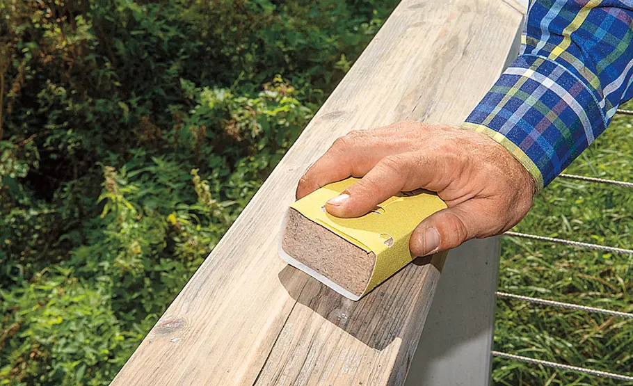 Balkongeländer aus Holz instandsetzen
