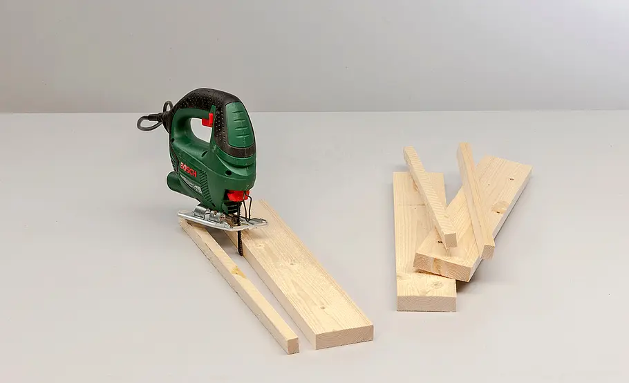Sägerauen Holzstuhl bauen