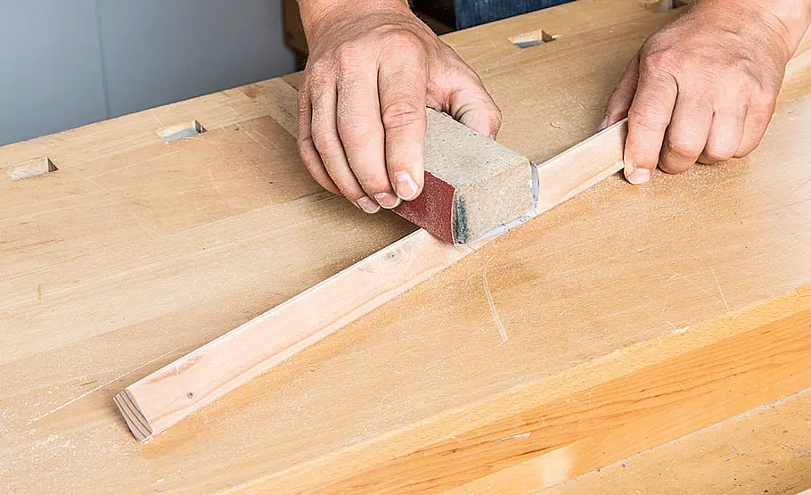 Praktisches Holzregal für den Garten selber bauen