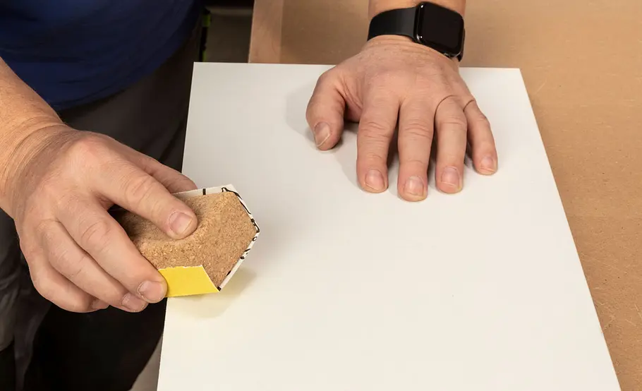 Arbeiten mit dem Stechbeitel: Kanten bearbeiten