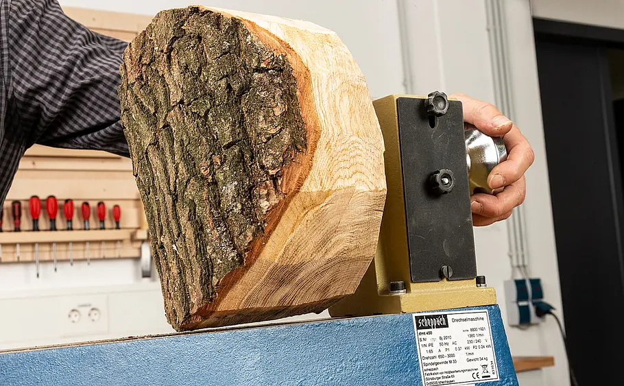 Anleitung: Holzschüssel aus Baumstamm drechseln