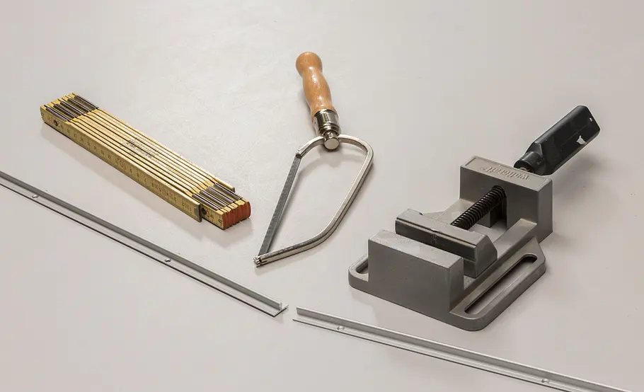Verschiebbarer Kleiderschrank für unter die Dachschräge bauen