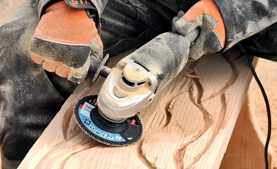 Carving: Bank schnitzen mit der Motorsäge