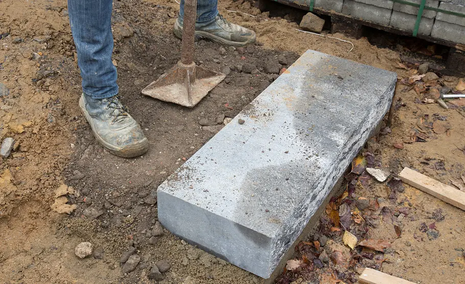 Treppe aus Blockstufen setzen