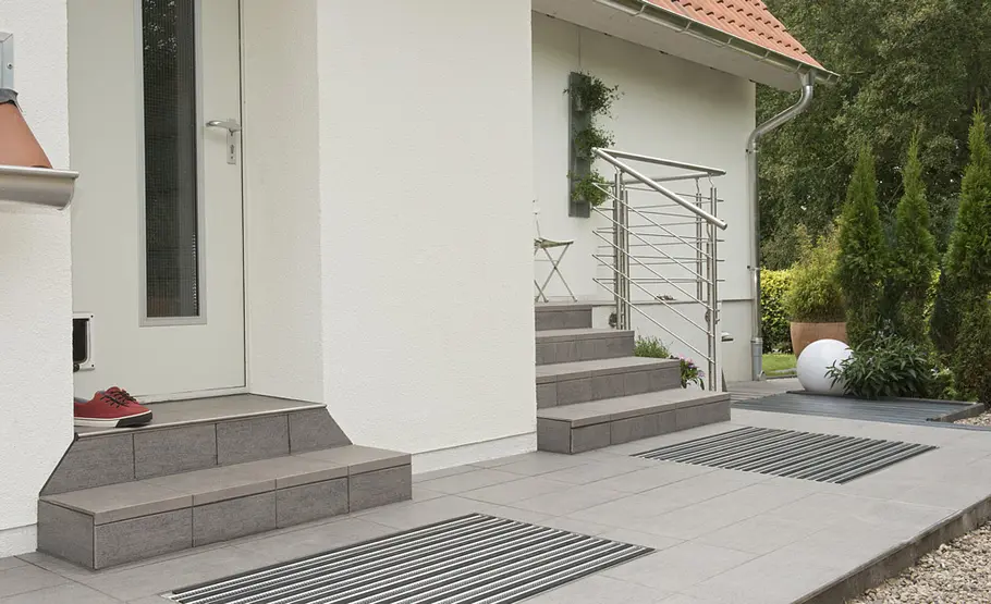 Treppe vor der Haustür betonieren
