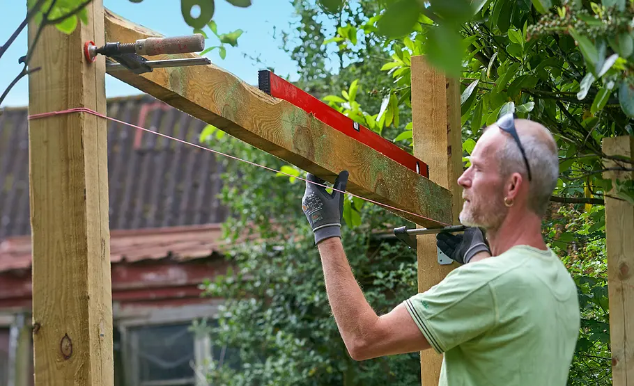 Zaunpfosten setzen