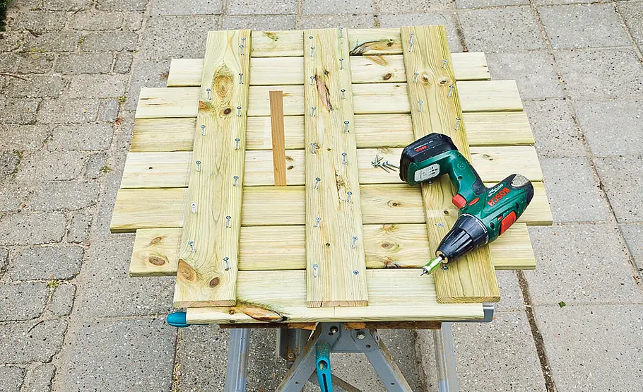 Mobile Gartenbrause mit Sichtschutz bauen
