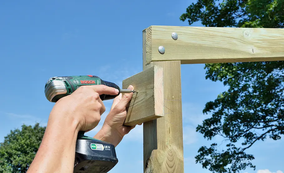 Luftige Pergola aus Holz selber bauen