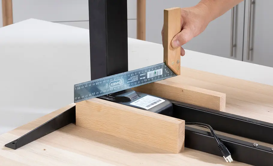 Elektrisch höhenverstellbaren Schreibtisch bauen