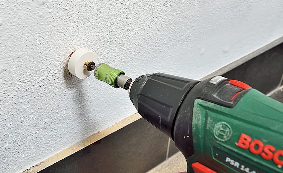 Ikea-Spiegelschrank montieren