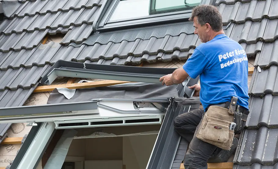 Velux Dachfenster mit Verdunkelungsrollo einbauen