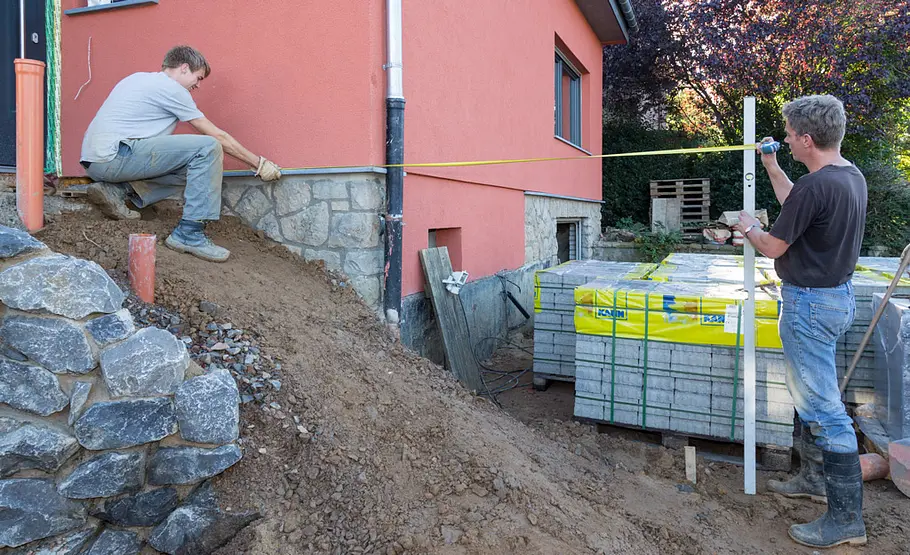 Treppe aus Blockstufen setzen