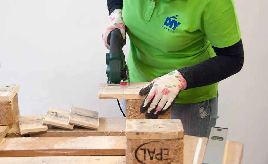 Paletten-Upcycling: Weinregal selber bauen
