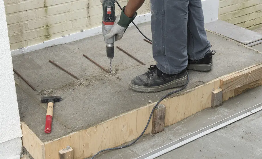 Treppe vor der Haustür betonieren