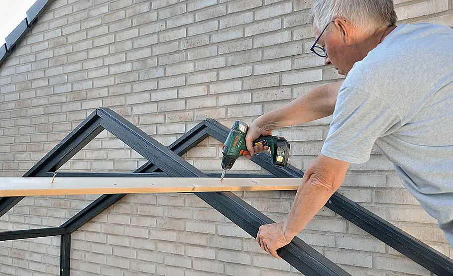 Anlehngewächshaus aus Holz vor der Hauswand selber bauen