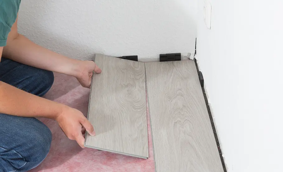 Vinyl-Fußboden verlegen
