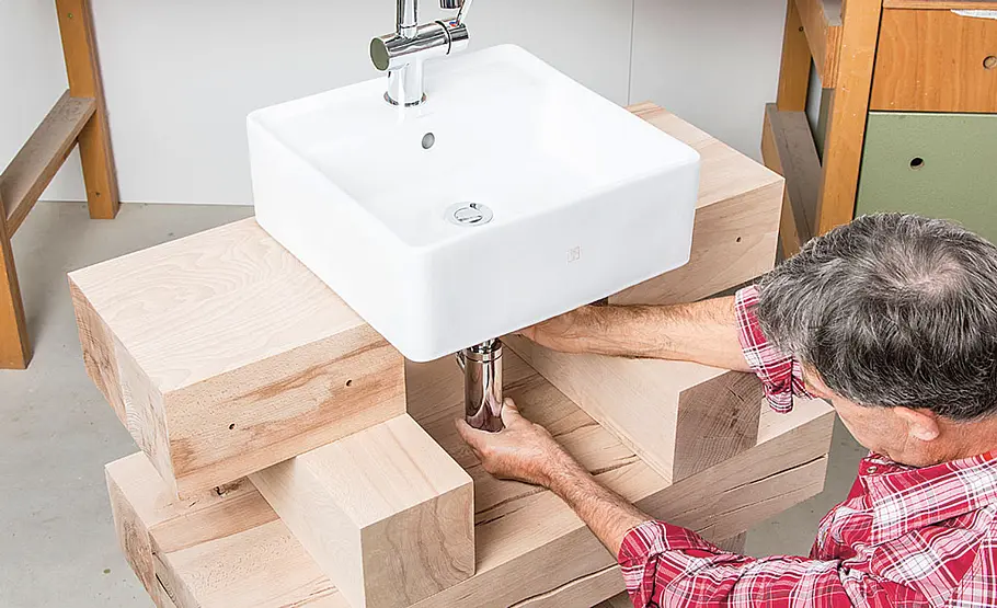 Waschplatz aus Holzbalken bauen