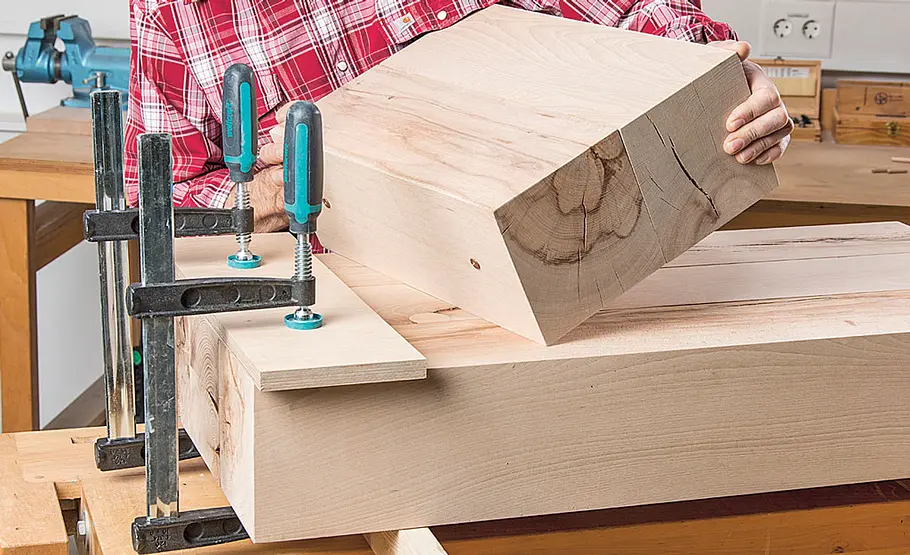 Waschplatz aus Holzbalken bauen