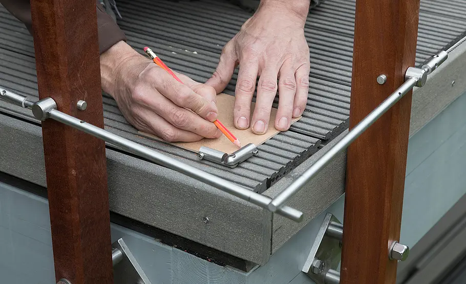 Hochterrasse aus Holz – Geländer