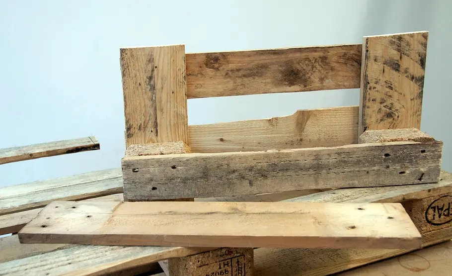 Paletten-Upcycling: Weinregal selber bauen