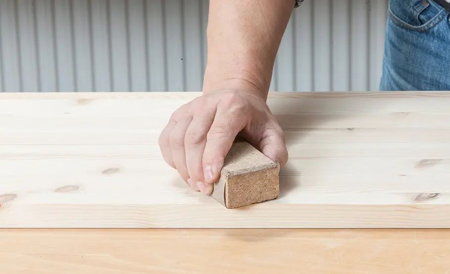 Holz farbig beizen
