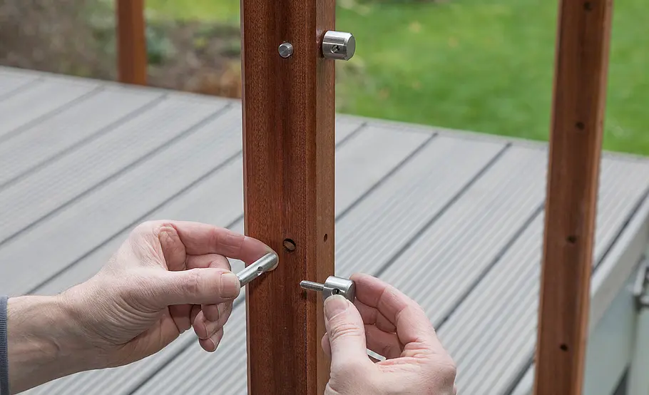 Hochterrasse aus Holz – Geländer