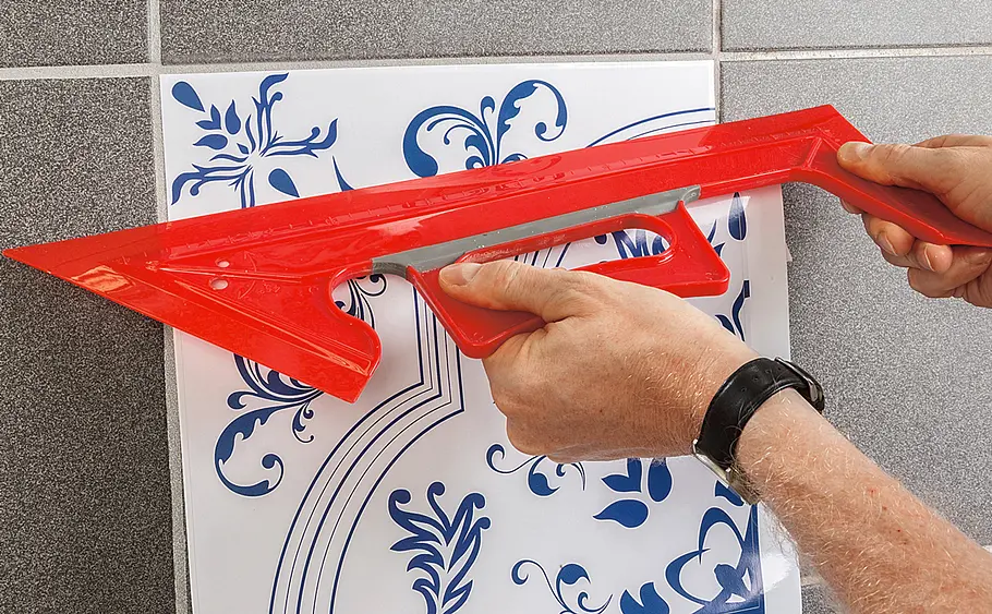 Fliesen mit Folie überkleben