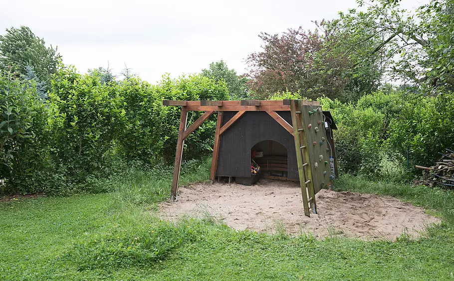 Gartenhaus: Erweiterung des Unterbaus
