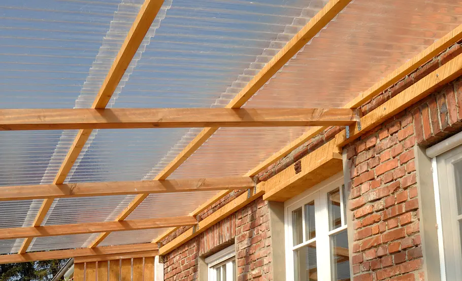 Luftige Pergola aus Holz selber bauen