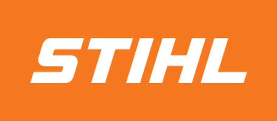 STIHL Logo mit weißem Schriftzug auf orangefarbenem Hintergrund.