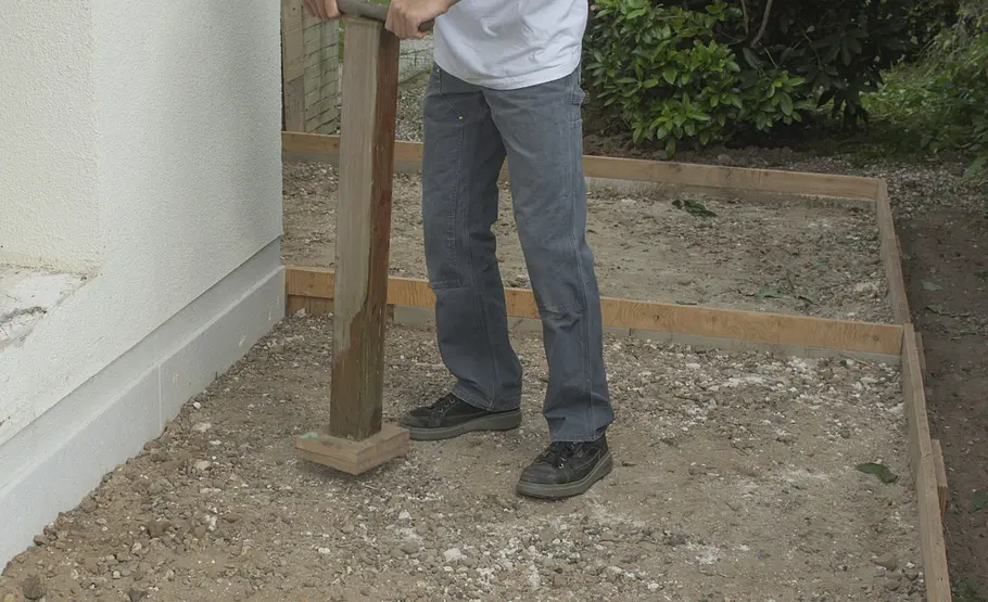Treppe vor der Haustür betonieren