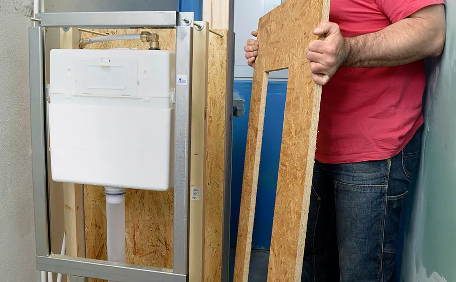 Wandhängendes WC an Vorwandelement montieren
