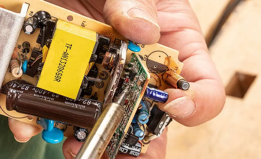 Ladegerät reparieren