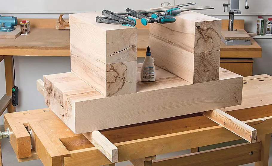 Waschplatz aus Holzbalken bauen