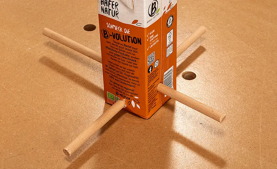 Futterspender aus Milchkarton