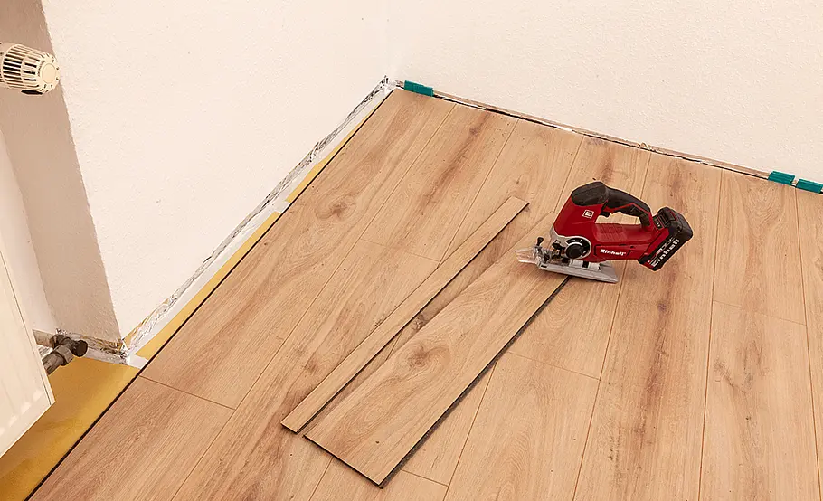 Laminatboden verlegen: Die letzte Reihe