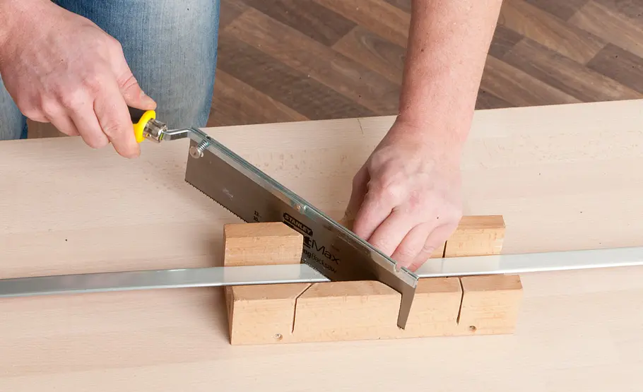 Küchenrückwand aus selbstklebenden Effektplatten