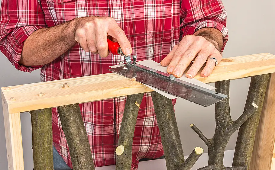 Garderobe aus Ästen selber bauen