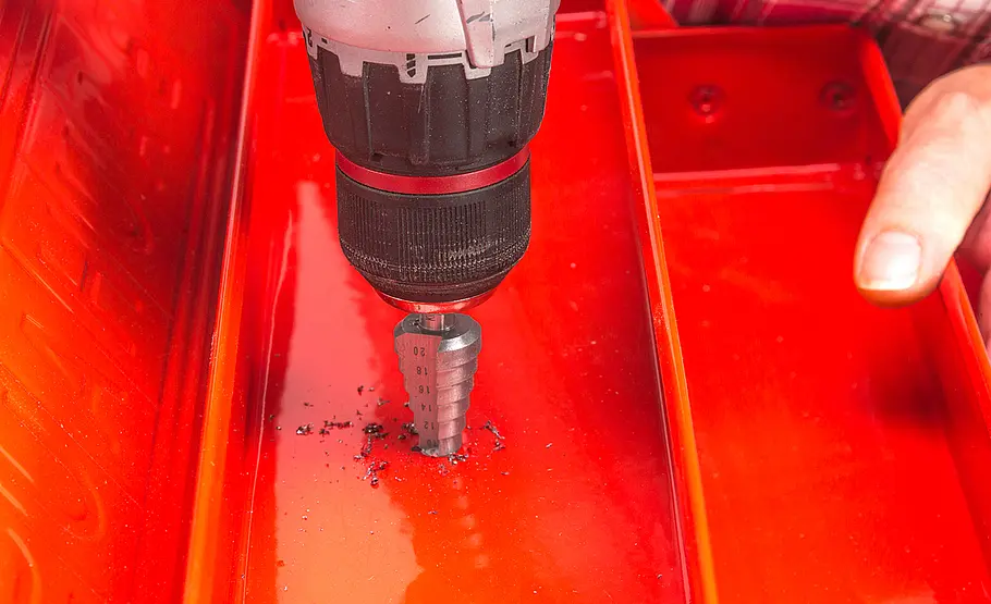 Deckenlampe aus Werkzeugkiste