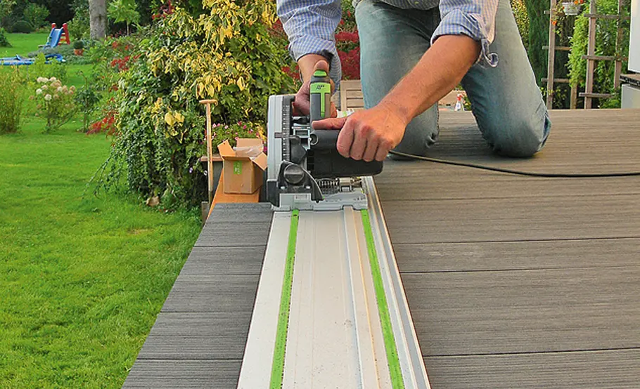 Hochterrasse: Beplankung & Treppenbau