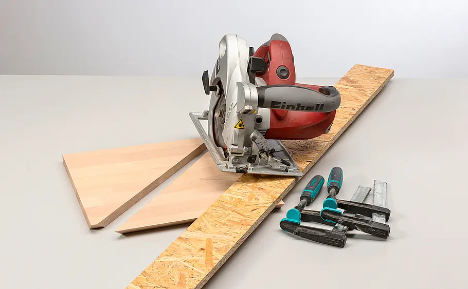 Kleines Regal für Ecke bauen