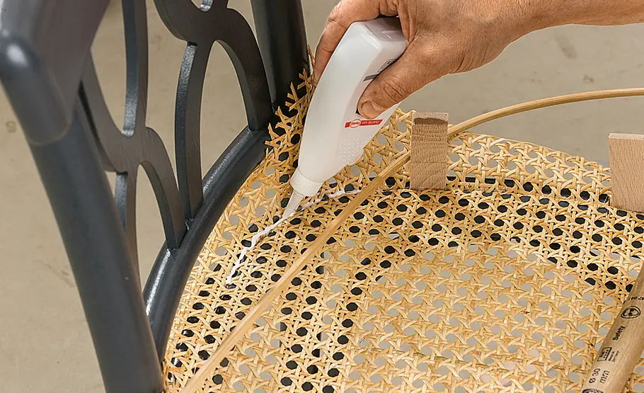 Stuhlgeflecht reparieren