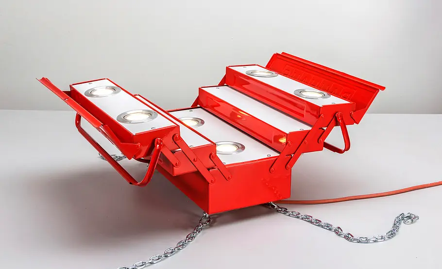 Deckenlampe aus Werkzeugkiste
