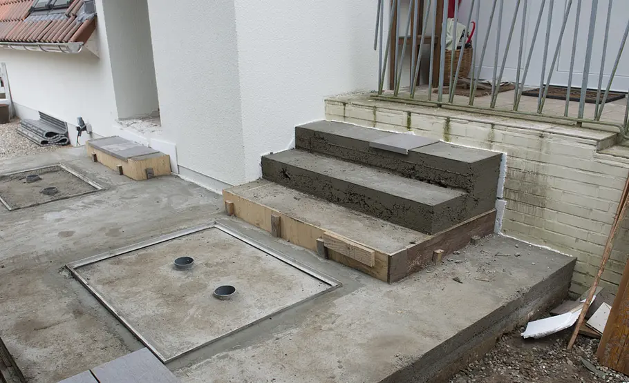 Treppe vor der Haustür betonieren