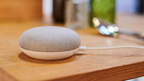 Google Assistant mit WLAN verbinden - Foto: sidm / KEH / Anbieter